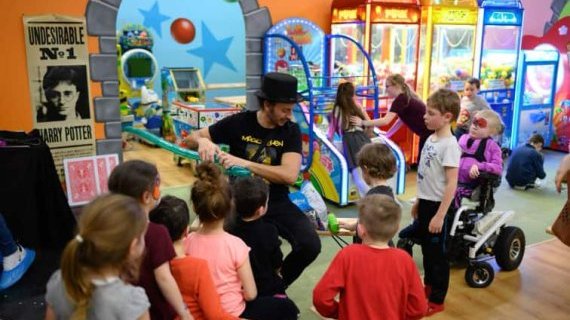 Magicien et Sculpteur sur ballons Enfants - <p>Pour les plus petits, la magie des ballons s’invite à votre événement</p>
