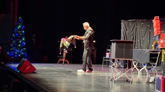 Magicien et table volante - <p>Comme par magie...</p>